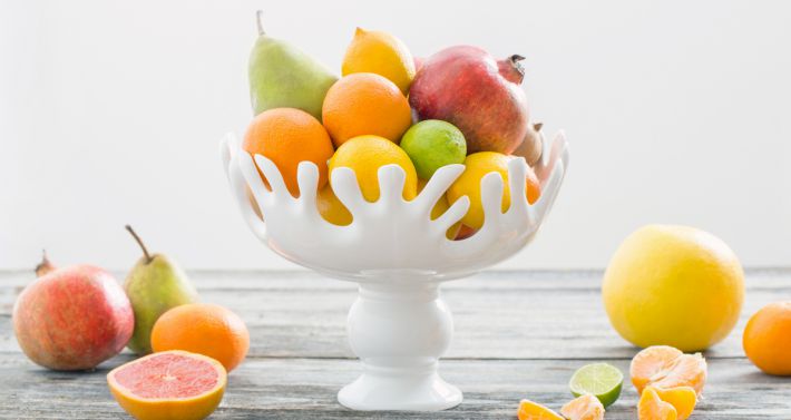 фрукты в вазе