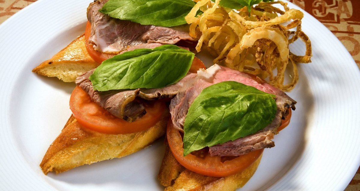 гренки с мясом